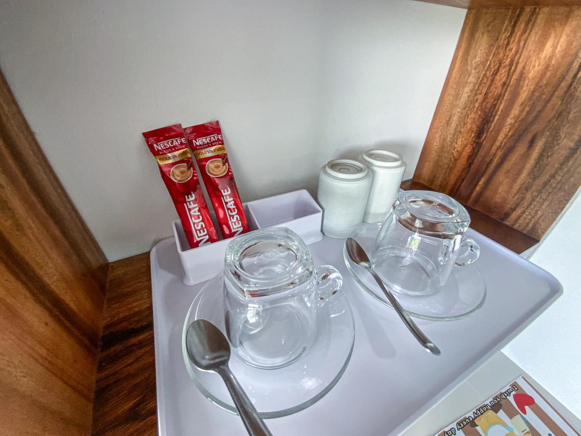 Samet Nangshe Goodview Hotell Takua Thung Eksteriør bilde